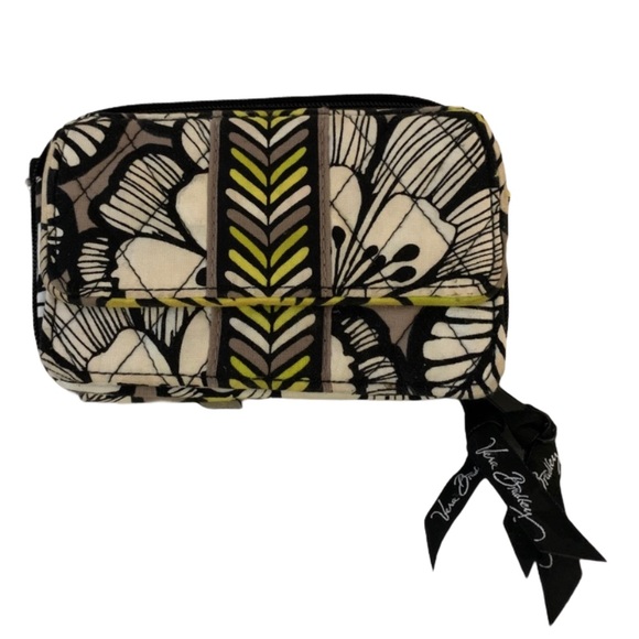 Vera Bradley Handbags - 💚💚3/$30 Vera Bradley wallet